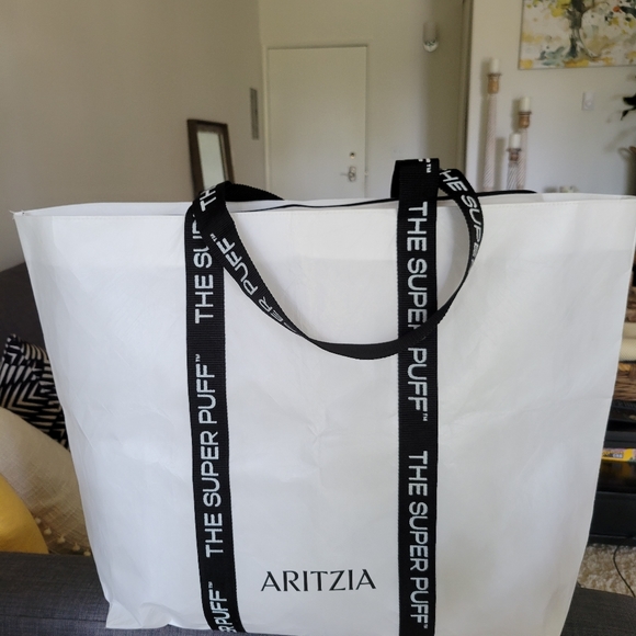 XS Aritzia Super Puff - Picture 10 of 11